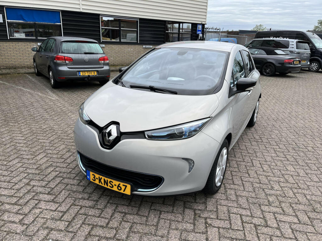 Renault-ZOE-thumb