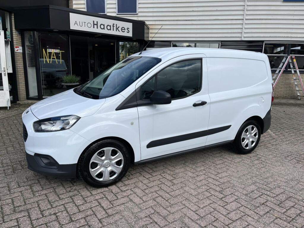 Ford-Transit Courier-thumb